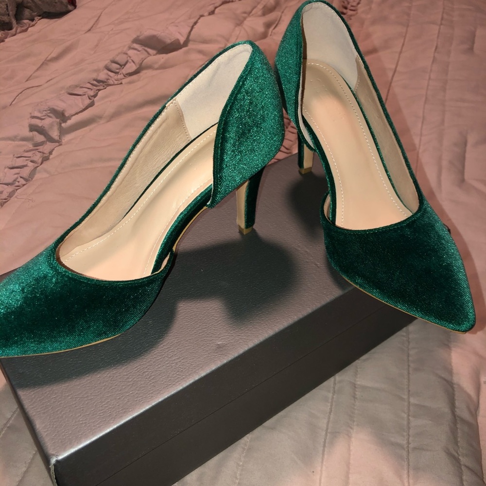 Green velvet pump high heels